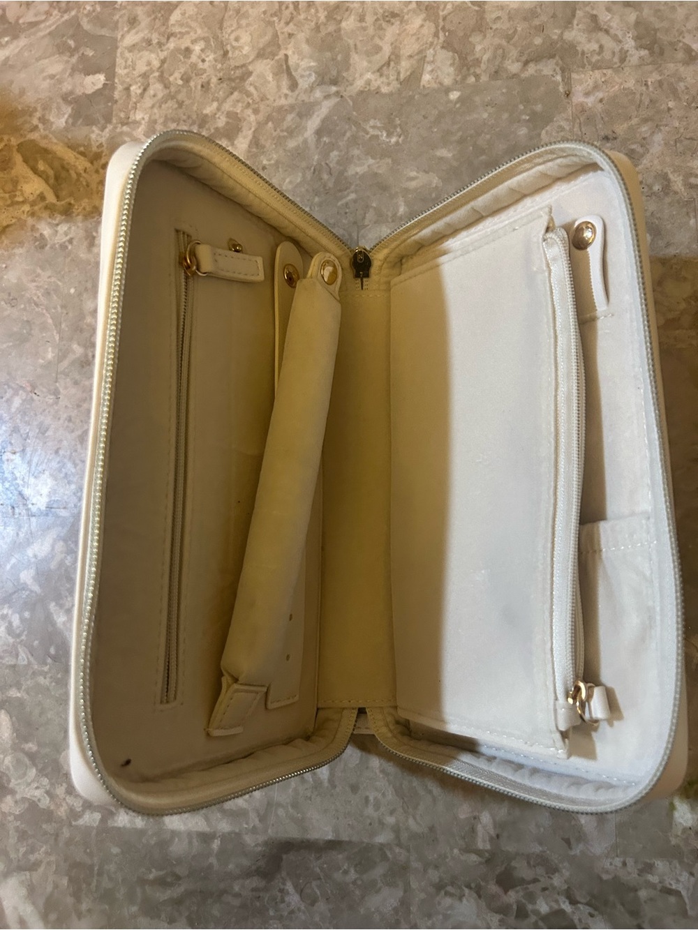 Cream Travel Jewelry Organizer Case - Unbranded